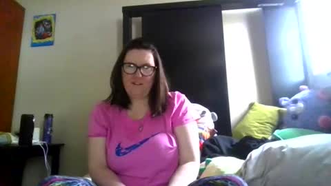 Snapshot of fuzzypeaches87 chatting on March 21, 2026, 5:27 pm fuzzypeaches87 online show from March 21, 2026, 5:27 pm