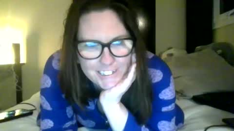 Snapshot of fuzzypeaches87 chatting on March 24, 2026, 4:17 am fuzzypeaches87 online show from March 24, 2026, 4:17 am