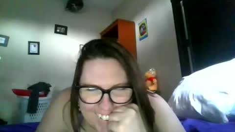 Snapshot of fuzzypeaches87 chatting on April 3, 2026, 4:16 pm fuzzypeaches87 online show from April 3, 2026, 4:16 pm