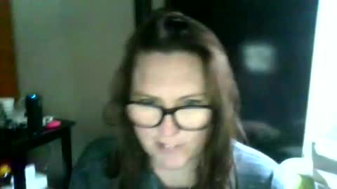 Snapshot of fuzzypeaches87 chatting on April 5, 2026, 4:04 pm fuzzypeaches87 online show from April 5, 2026, 4:04 pm