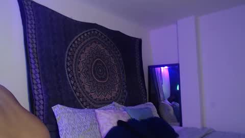 Snapshot of g_bella2025 chatting on November 23, 2025, 8:30 pm g_bella2025 online show from November 23, 2025, 8:30 pm