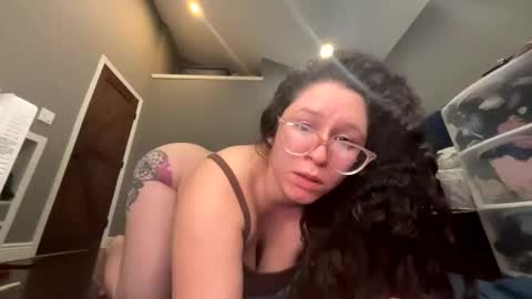 gaaby  online show from November 30, 2025, 3:21 am