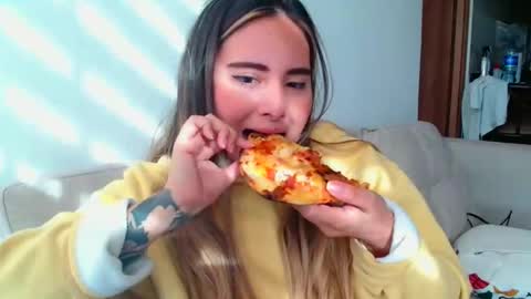 Gabriela Miller online show from October 19, 2025, 9:04 pm