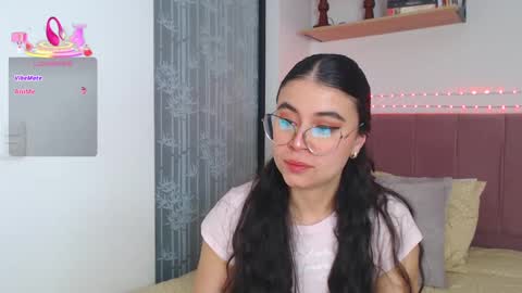 GabrielaRossa online show from September 12, 2025, 1:33 pm