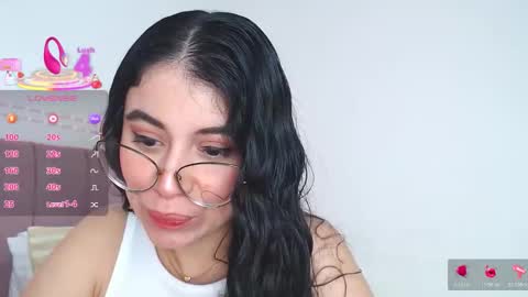 GabrielaRossa online show from November 12, 2025, 1:33 pm