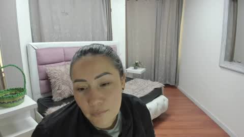Snapshot of gaby_trent chatting on June 18, 2026, 4:33 pm gabriela online show from June 18, 2026, 4:33 pm