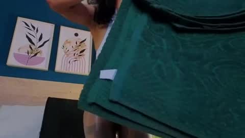 Snapshot of gabypetit chatting on October 27, 2025, 8:13 pm Gaby online show from October 27, 2025, 8:13 pm