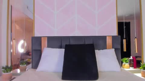 Snapshot of gabypetit chatting on November 10, 2025, 8:30 pm Gaby online show from November 10, 2025, 8:30 pm