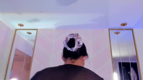 Snapshot of gabypetit chatting on November 27, 2025, 8:11 pm Gaby online show from November 27, 2025, 8:11 pm