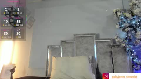 gabyyjones online show from October 24, 2025, 11:28 am