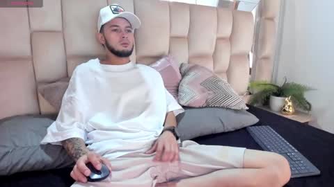 Gael  Coral some hot latinos online show from November 3, 2025, 4:03 am