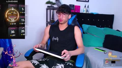 Snapshot of gael_jones chatting on October 14, 2025, 8:15 am gael_jones online show from October 14, 2025, 8:15 am