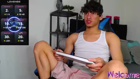 Snapshot of gael_jones chatting on November 23, 2025, 12:54 am gael_jones online show from November 23, 2025, 12:54 am