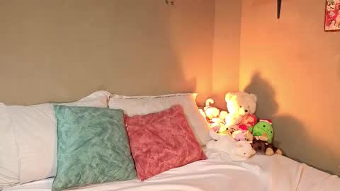 gaia_joness online show from October 27, 2025, 7:40 pm