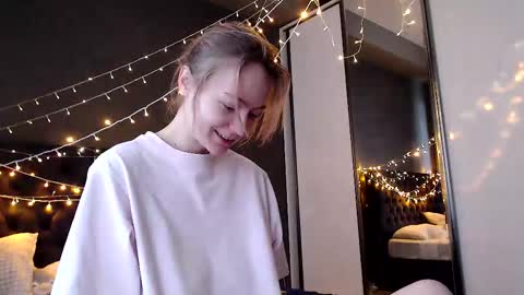 Snapshot of galaxyandromeda chatting on December 5, 2025, 8:12 am My name Lou 3 online show from December 5, 2025, 8:12 am