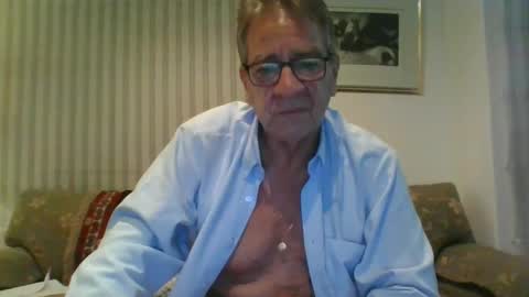 Snapshot of galloboy6 chatting on October 11, 2025, 5:28 am galloboy6 online show from October 11, 2025, 5:28 am