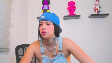 Snapshot of gangster_girl chatting on December 17, 2024, 10:22 pm GANG online show from December 17, 2024, 10:22 pm