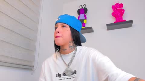 Snapshot of gangster_girl chatting on January 2, 2025, 1:17 am GANG online show from January 2, 2025, 1:17 am