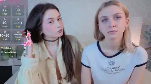 Snapshot of garden_flower chatting on December 23, 2025, 5:05 am Violla online show from December 23, 2025, 5:05 am