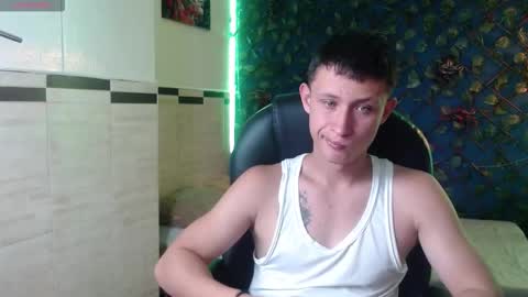 garuo_18 online show from November 19, 2025, 3:06 am