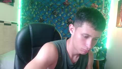 garuo_18 online show from November 21, 2025, 4:55 am