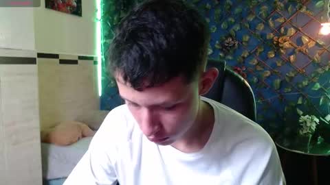 garuo_18 online show from November 26, 2025, 3:18 am