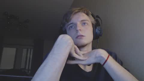 Snapshot of gasturfahe chatting on December 19, 2024, 11:14 pm gasturfahe online show from December 19, 2024, 11:14 pm