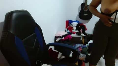 Snapshot of gatika_sexy chatting on April 19, 2026, 11:53 am katia online show from April 19, 2026, 11:53 am