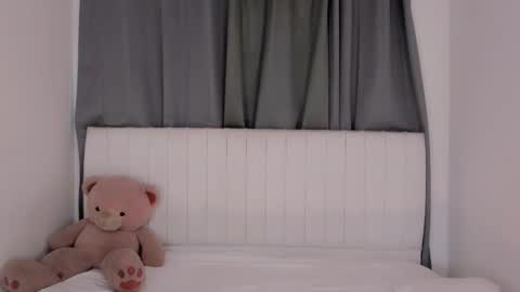 Snapshot of gatitavenecis1 chatting on November 15, 2025, 6:37 pm Vnecis Marn online show from November 15, 2025, 6:37 pm