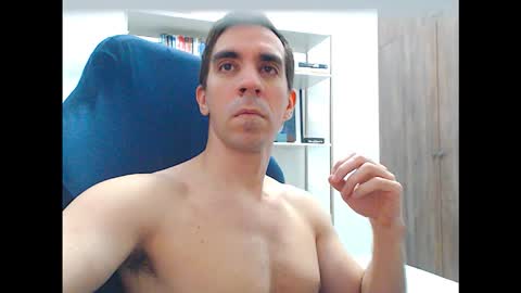 gatosarado23 online show from December 15, 2025, 5:01 am