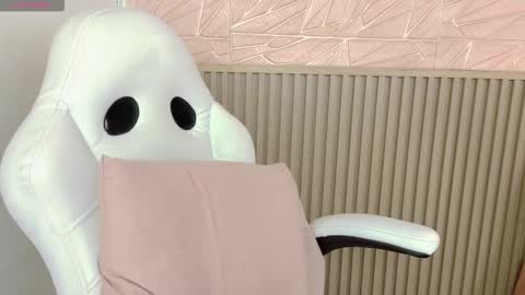 gaviluc_ online show from November 26, 2025, 10:38 am