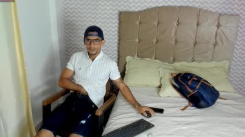 Snapshot of geminiano_hot chatting on December 5, 2024, 11:49 am geminiano_hot online show from December 5, 2024, 11:49 am