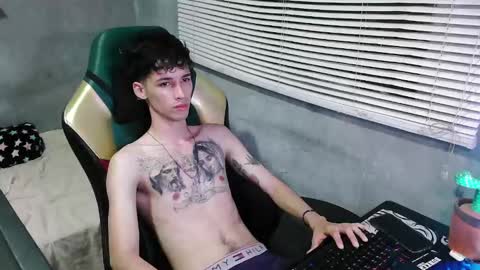 Snapshot of gendo_05 chatting on October 21, 2025, 11:27 pm GENDO online show from October 21, 2025, 11:27 pm