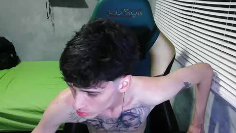 Snapshot of gendo_05 chatting on November 4, 2025, 11:37 pm GENDO online show from November 4, 2025, 11:37 pm