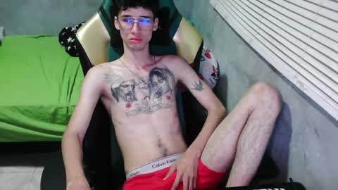 Snapshot of gendo_05 chatting on November 7, 2025, 10:43 pm GENDO online show from November 7, 2025, 10:43 pm