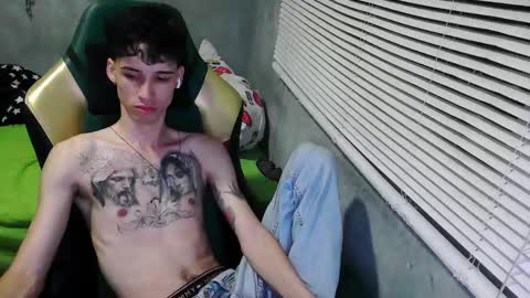 Snapshot of gendo_05 chatting on November 14, 2025, 10:51 pm GENDO online show from November 14, 2025, 10:51 pm