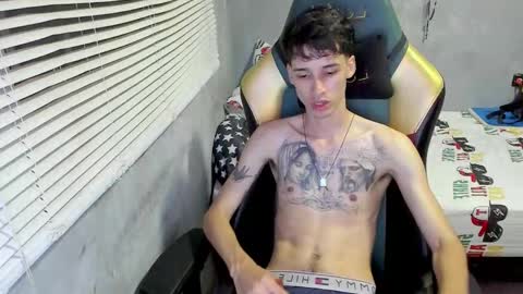 Snapshot of gendo_05 chatting on December 1, 2025, 10:59 pm GENDO online show from December 1, 2025, 10:59 pm