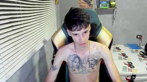 Snapshot of gendo_05 chatting on December 2, 2025, 10:49 pm GENDO online show from December 2, 2025, 10:49 pm