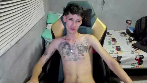 Snapshot of gendo_05 chatting on December 15, 2025, 10:58 pm GENDO online show from December 15, 2025, 10:58 pm