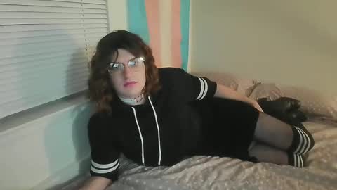 Snapshot of genesis820 chatting on November 10, 2025, 1:59 am Rachelle online show from November 10, 2025, 1:59 am