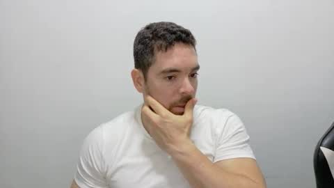 genesis_wb online show from December 4, 2025, 2:32 am