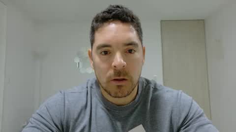 genesis_wb online show from April 20, 2026, 4:04 am