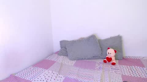 Snapshot of genesisgomez chatting on February 5, 2025, 9:50 pm Genesis online show from February 5, 2025, 9:50 pm