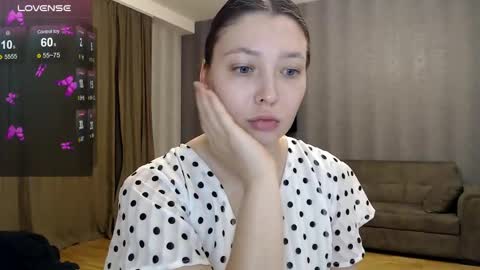 genev__ievee online show from June 7, 2026, 5:06 pm