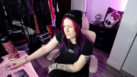 Genny Rock   and  online show from October 26, 2025, 12:38 am