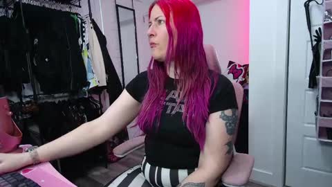 Snapshot of gennyrock chatting on April 17, 2026, 5:49 pm Genny Rock and online show from April 17, 2026, 5:49 pm