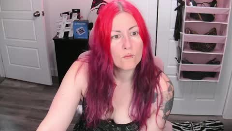 Snapshot of gennyrock chatting on June 7, 2026, 1:15 pm Genny Rock and online show from June 7, 2026, 1:15 pm