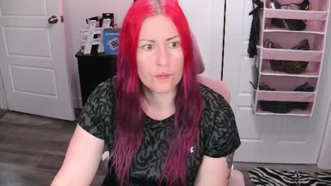 Snapshot of gennyrock chatting on June 14, 2026, 2:52 pm Genny Rock and online show from June 14, 2026, 2:52 pm