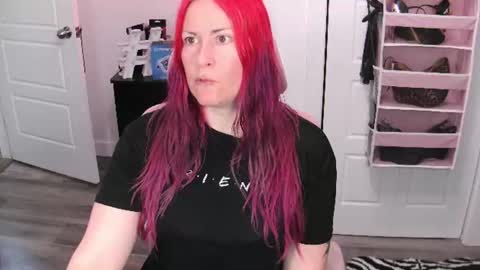 Snapshot of gennyrock chatting on June 17, 2026, 2:18 pm Genny Rock and online show from June 17, 2026, 2:18 pm