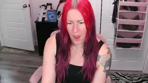 Snapshot of gennyrock chatting on June 22, 2026, 2:25 pm Genny Rock and online show from June 22, 2026, 2:25 pm
